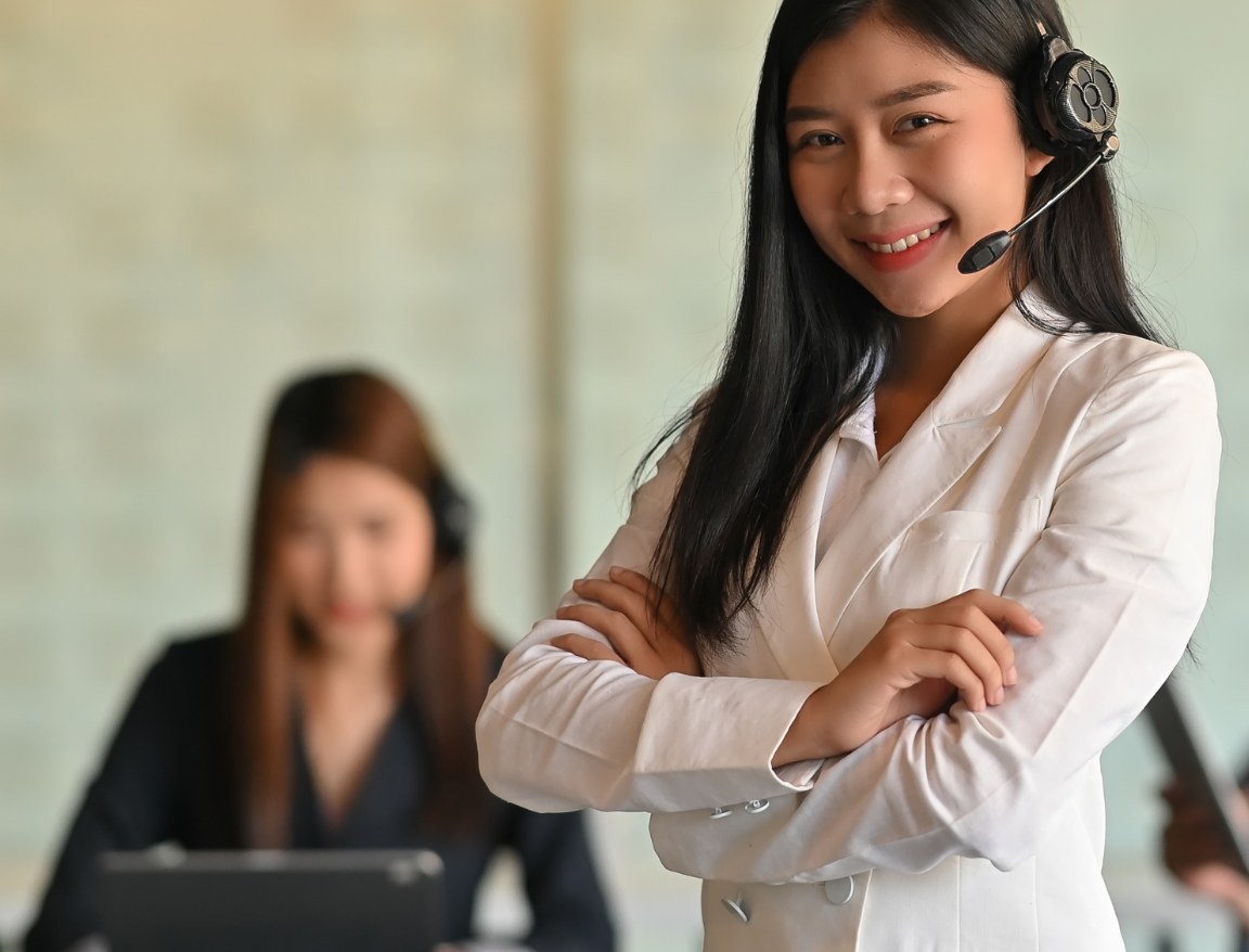 Team leader standing in front of a working support floor