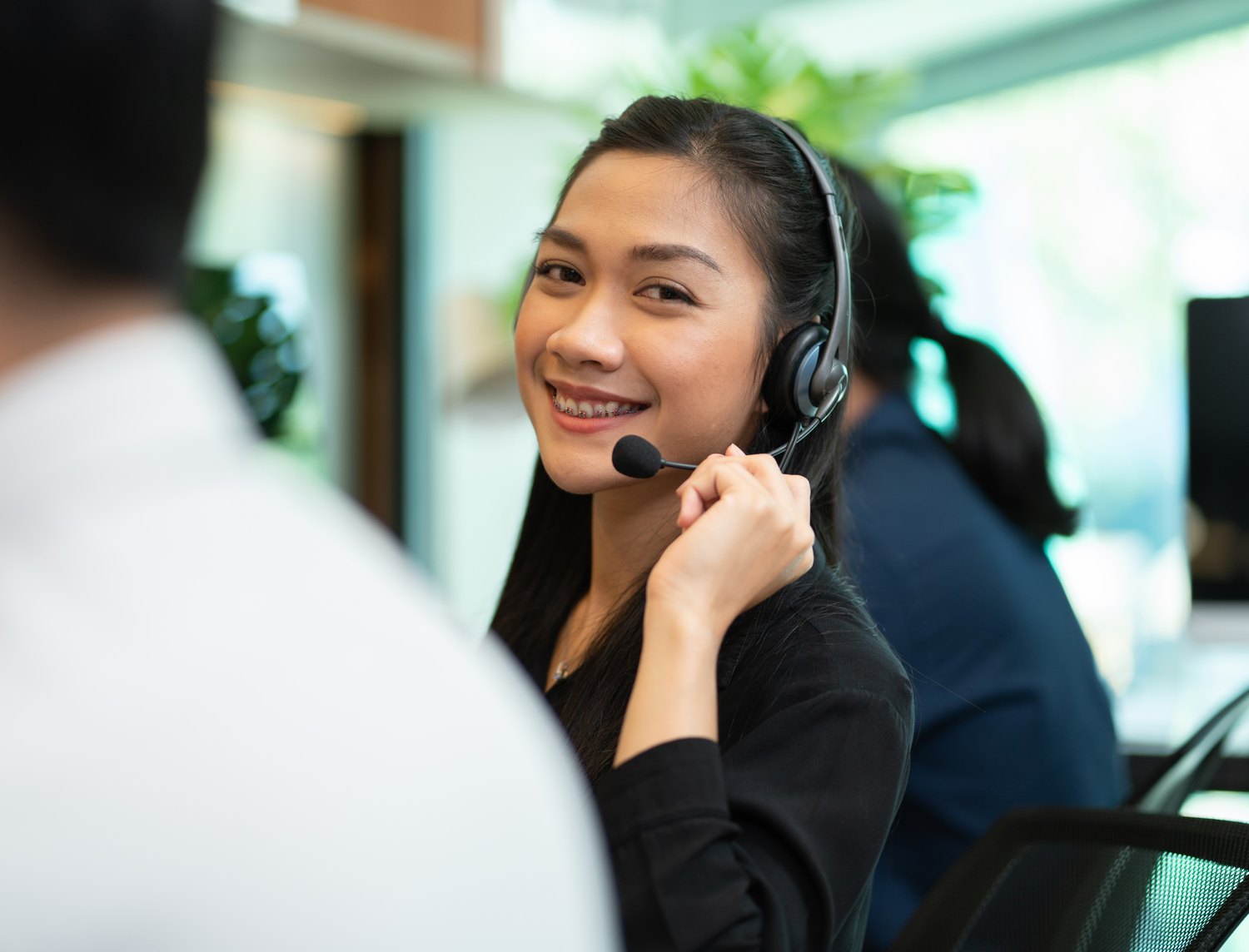 Agent on a headset call at her workstation