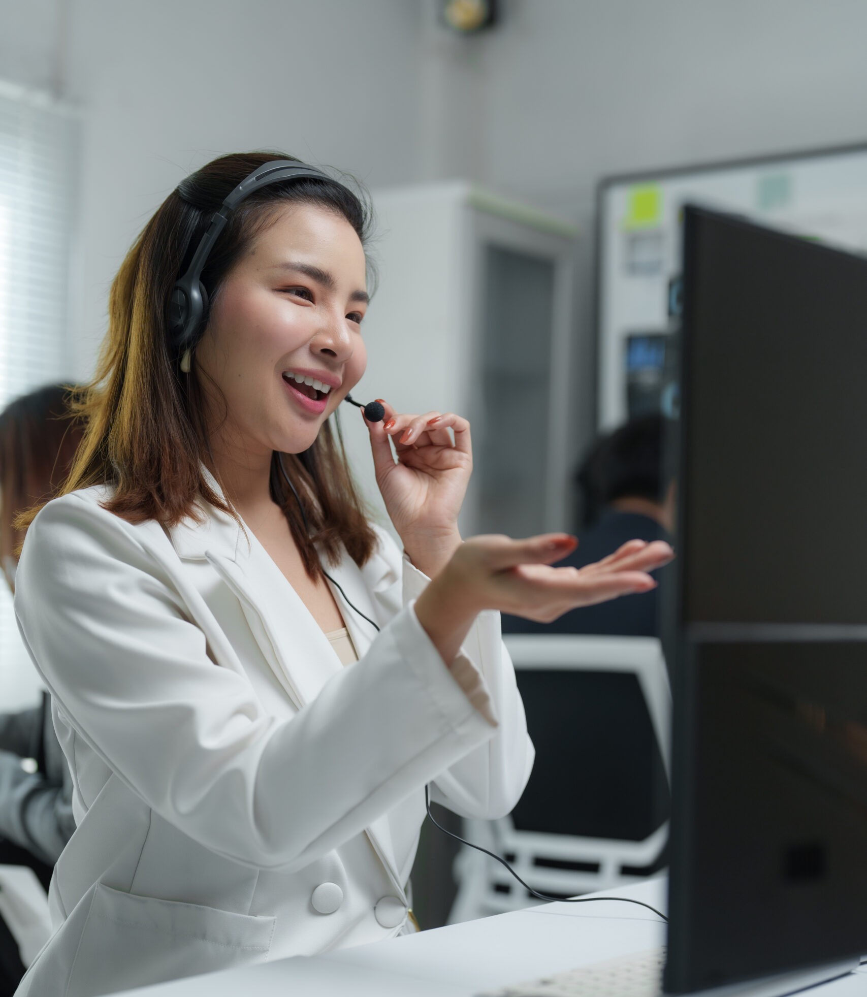 Support agent in the Philippines talking a customer through a problem