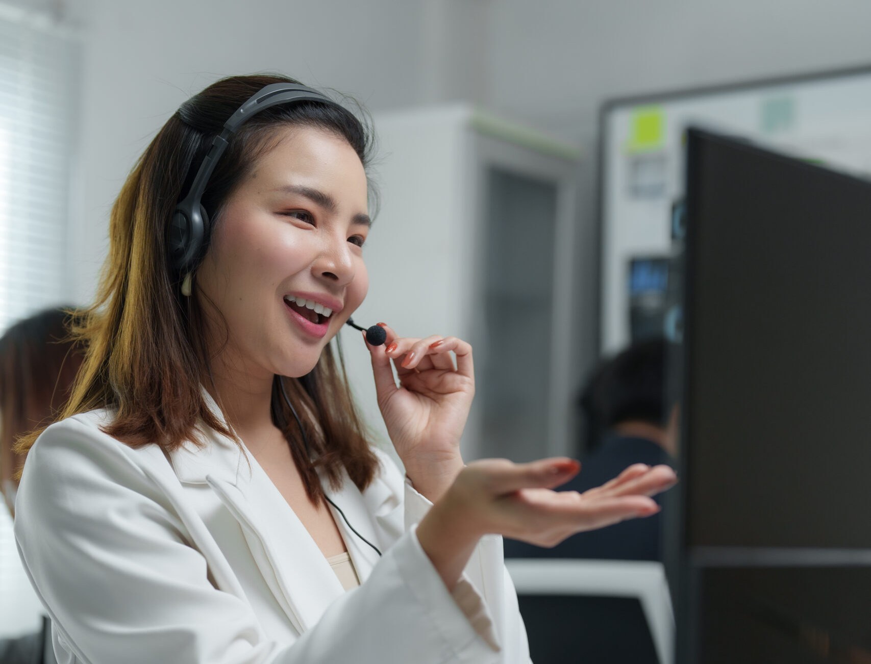 Agent talking a customer through a problem