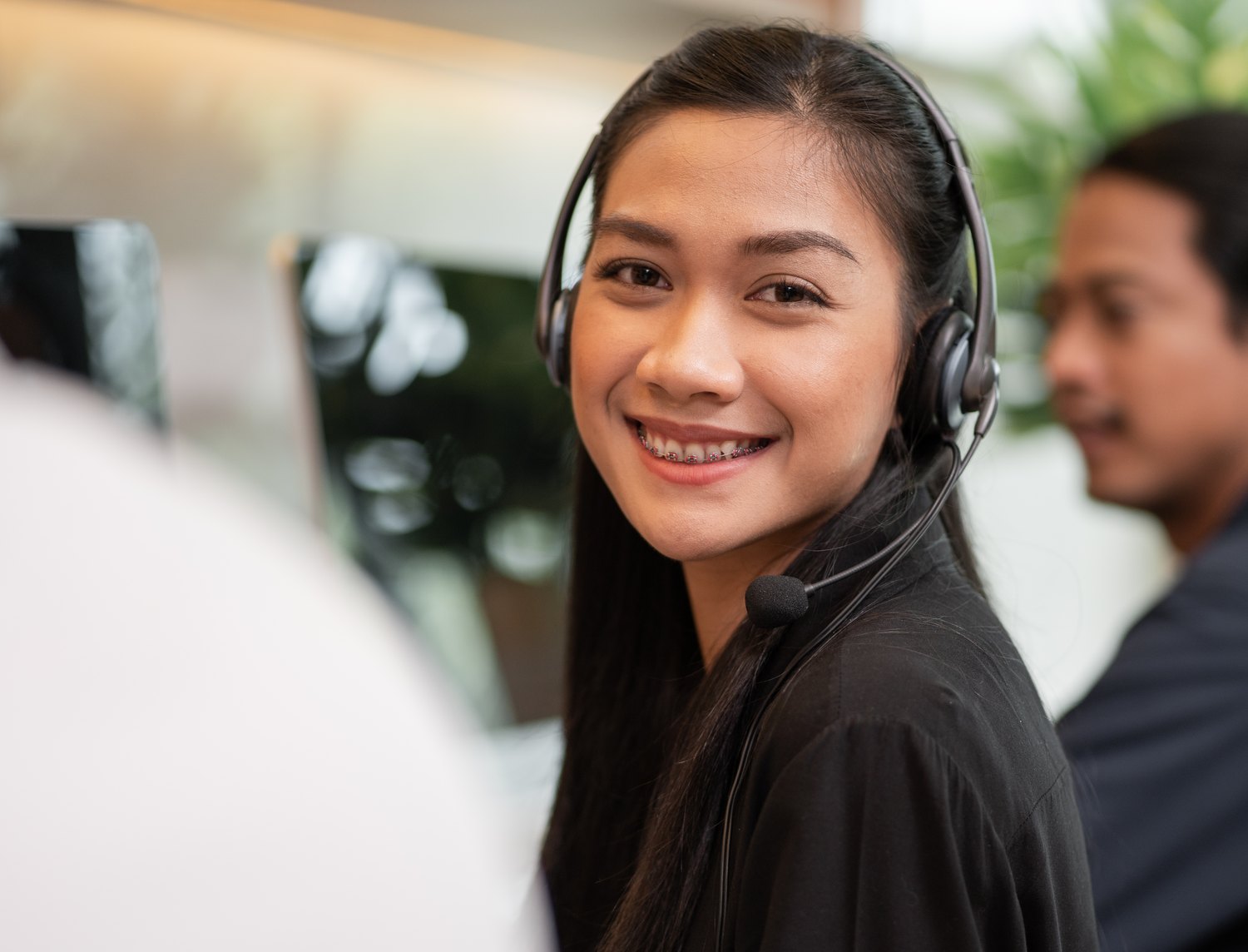 Agent smiling between calls